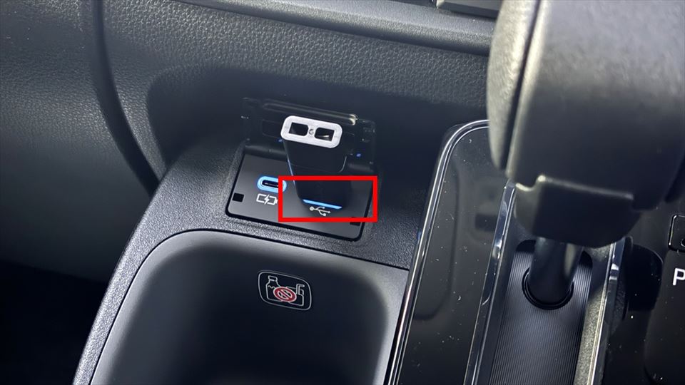 シエンタにUSBメモリを接続する